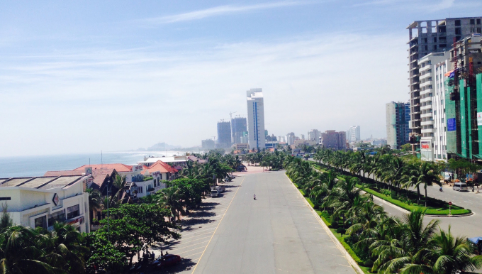 Một tuyến đường ch&iacute;nh ven biển sẽ tạm ngưng thi c&ocirc;ng, bảo đảm an to&agrave;n cho Tuần lễ Cấp cao APEC. Ảnh: VGP/Lưu Hương