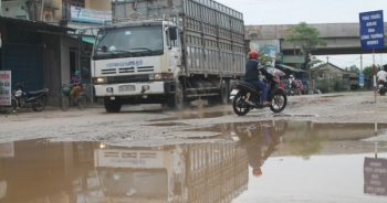 Xe công trình "băm nát" quốc lộ