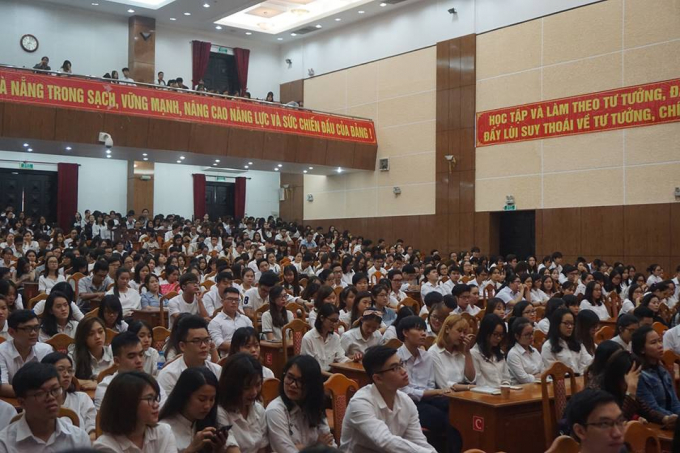 Tuyển chọn 74 li&ecirc;n lạc vi&ecirc;n v&agrave; 685 t&igrave;nh nguyện vi&ecirc;n phục vụ Tuần lễ Cấp cao APEC.