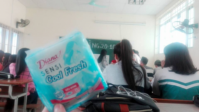 M&oacute;n qu&agrave; m&agrave; tập thể bạn trai c&ugrave;ng lớp tặng c&aacute;c bạn g&aacute;i rất thiết thực.