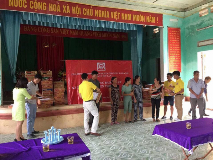 C&ocirc;ng t&aacute;c từ thiện đang được thực hiện tại x&atilde; Thọ Di&ecirc;n.