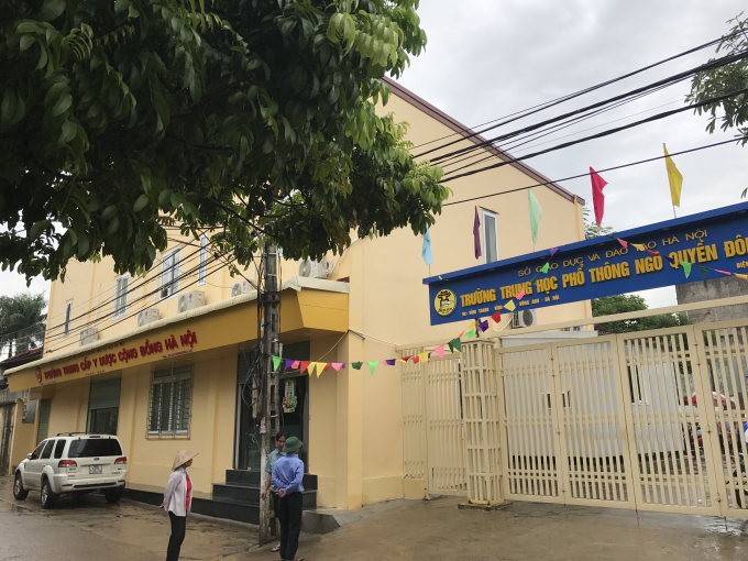 Người d&acirc;n cho rằng Trường THPT Ng&ocirc; Quyền Đ&ocirc;ng Anh v&agrave; Trường Trung cấp Y Dược cộng đồng x&acirc;y dựng tr&ecirc;n đất đ&igrave;nh của l&agrave;ng.