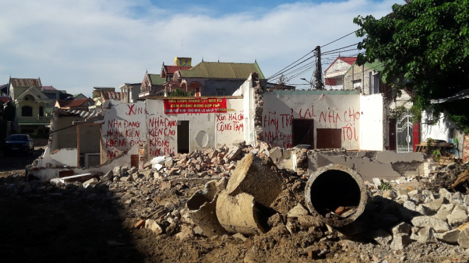 Ng&ocirc;i nh&agrave; của b&agrave; T&acirc;m bị th&aacute;o dỡ d&ugrave; gia đ&igrave;nh b&agrave; vẫn chưa đồng &yacute; với phương &aacute;n giải ph&oacute;ng mặt bằng v&agrave; đang