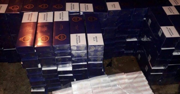 Đắk Lắk: Xe bán tải đeo biển số giả chở khối lượng thuốc lá lậu khủng