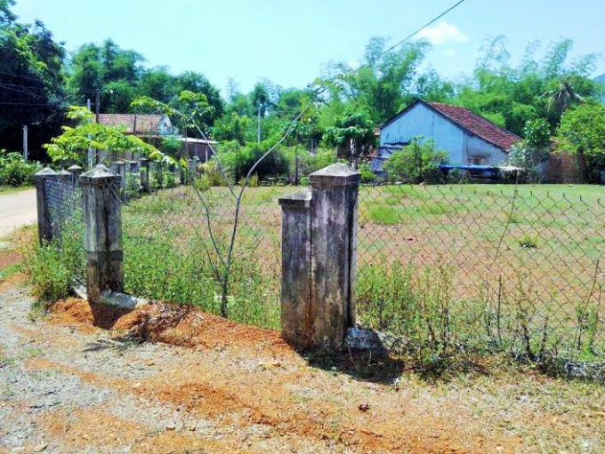 Một phần khu đất v&agrave; nh&agrave; ở hộ &ocirc;ng Sơn đang quản l&yacute;, sử dụng tại th&ocirc;n Phước Thung.