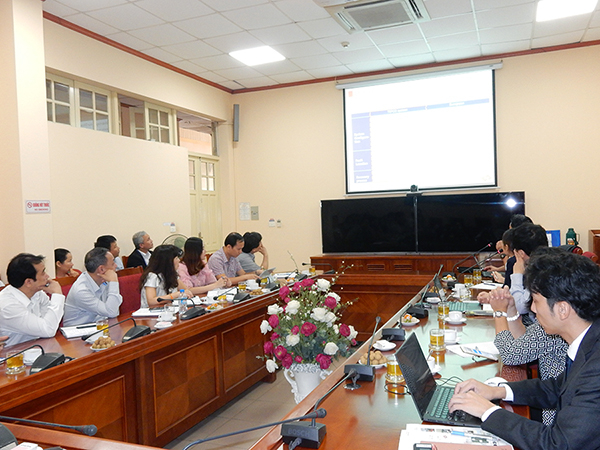 Đo&agrave;n c&ocirc;ng t&aacute;c l&agrave;m việc tại Trụ sở Tổng c&ocirc;ng ty Điện lực TP H&agrave; Nội