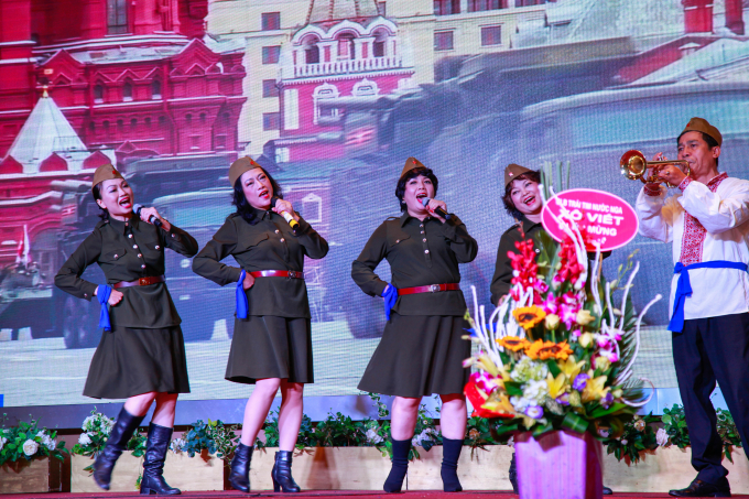 Ho&agrave;i niệm Li&ecirc;n x&ocirc; v&agrave; t&igrave;nh y&ecirc;u với nước Nga