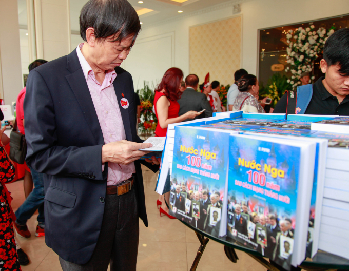 Ho&agrave;i niệm Li&ecirc;n x&ocirc; v&agrave; t&igrave;nh y&ecirc;u với nước Nga