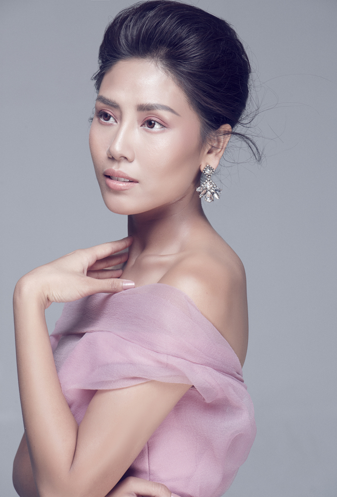 Nguyễn Thị Loan, Th&ugrave;y Dung khoe sắc trước ng&agrave;y l&ecirc;n đường thi quốc tế