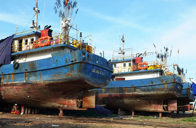 Tr&igrave;nh độ của c&aacute;n bộ đăng kiểm c&ograve;n hạn chế n&ecirc;n kh&ocirc;ng ph&aacute;t hiện ra sai s&oacute;t của c&aacute;c t&agrave;u vỏ th&eacute;p (ảnh Zing)