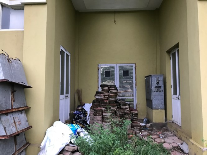 Khu nh&agrave; kh&ocirc;ng được quan t&acirc;m bảo dưỡng