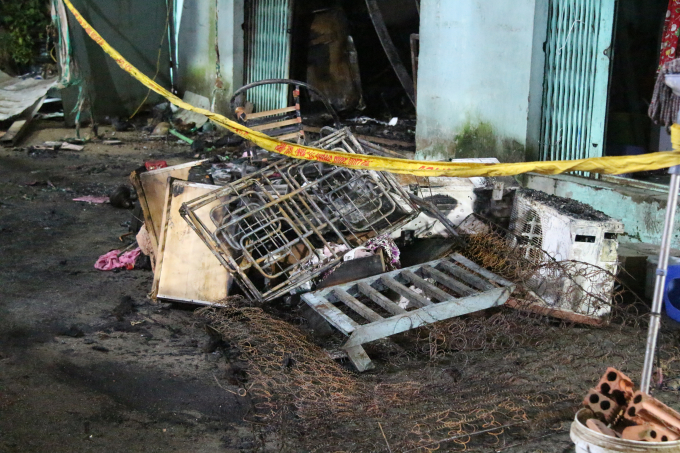 Nhiều đồ đặt trong nh&agrave; bị ch&aacute;y.