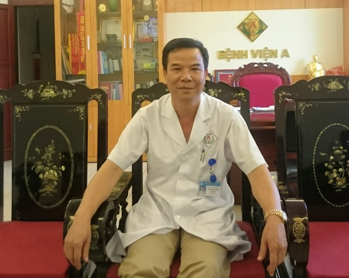 &Ocirc;ng Đỗ Minh Thịnh, Gi&aacute;m đốc Bệnh viện A Th&aacute;i Nguy&ecirc;n trao đổi với ph&oacute;ng vi&ecirc;n.