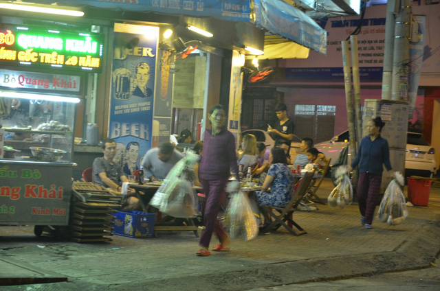 Những qu&aacute;n nhậu từng bị &ocirc;ng Hải xử phạt nay lại t&aacute;i lấn chiếm.