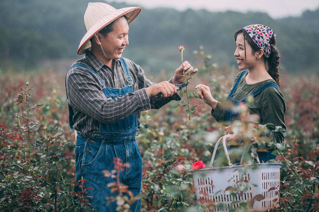 Cặp đ&ocirc;i c&ugrave;ng đến từ Đồng Nai, quen nhau qua sự mai mối của người bạn chung rồi từ đ&oacute; n&ecirc;n duy&ecirc;n l&uacute;c n&agrave;o kh&ocirc;ng hay biết.