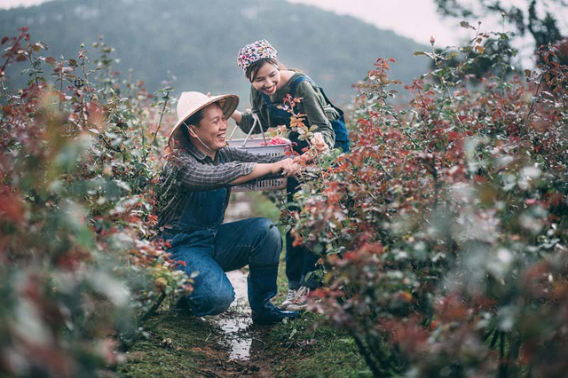 Cả hai c&ugrave;ng cười nhẹ bẫng v&agrave; ngầm hiểu t&igrave;nh &yacute; của nhau sau khoảnh khắc ấy. Họ ch&iacute;nh thức trở th&agrave;nh một cặp.