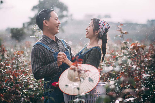 Bộ ảnh cưới b&igrave;nh dị n&agrave;y chụp vẻn vẹn trong một ng&agrave;y tại Đ&agrave; Lạt, đ&acirc;y l&agrave; những khoảnh khắc cảm x&uacute;c ch&acirc;n thực, tự nhi&ecirc;n trong t&igrave;nh y&ecirc;u của cặp đ&ocirc;i.