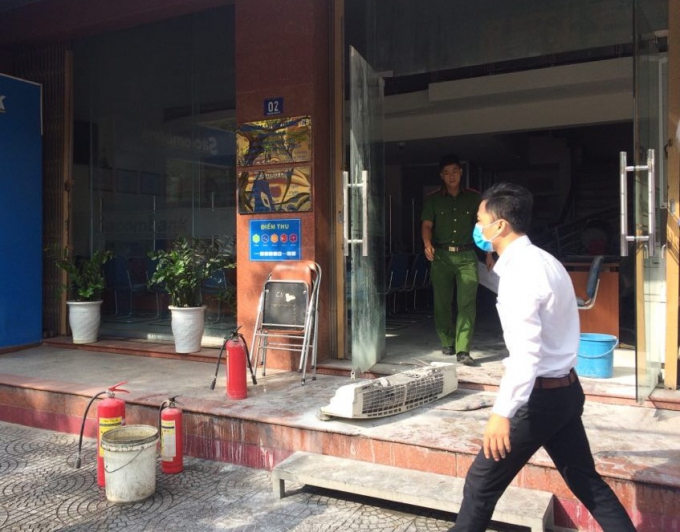 Hiện trường vụ hỏa hoạn tại chi nh&aacute;nh ng&acirc;n h&agrave;ng.