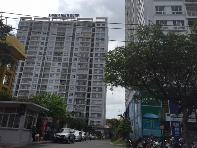 Giữa năm 2016, cư d&acirc;n sống ở chung cư The Harmona, số 33 Trương C&ocirc;ng Định, phường 14, quận T&acirc;n B&igrave;nh, TPHCM t&aacute; hỏa khi hay tin Ng&acirc;n h&agrave;ng BIDV &ldquo;siết&rdquo; nợ dự &aacute;n v&igrave; chủ đầu tư l&agrave; C&ocirc;ng ty CP Vật tư xuất nhập khẩu T&acirc;n B&igrave;nh tự &yacute; mang t&agrave;i sản của họ để bảo l&atilde;nh cho C&ocirc;ng ty Cổ phần Thanh Ni&ecirc;n vay