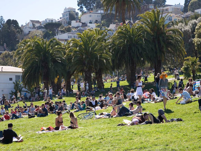 Anh cũng sở hữu một căn nh&agrave; tại quận Mission, San Francisco. Anh mua lại n&oacute; năm 2013 v&agrave; mất 1 triệu USD để cải tạo.