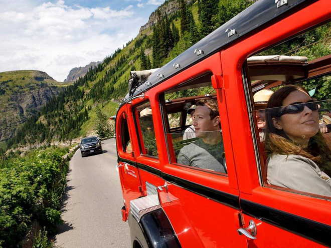 C&oacute; vẻ chi ph&iacute; năm nay sẽ c&ograve;n cao hơn nhiều sau khi Zuckerberg d&agrave;nh cả m&ugrave;a h&egrave; để du h&iacute; nước Mỹ như một phần trong mục ti&ecirc;u c&aacute; nh&acirc;n đặt ra cho năm 2017. Tr&ecirc;n h&agrave;nh tr&igrave;nh xuy&ecirc;n đất nước của m&igrave;nh, anh gặp gỡ nhiều đối tượng v&agrave; tầng lớp kh&aacute;c nhau.