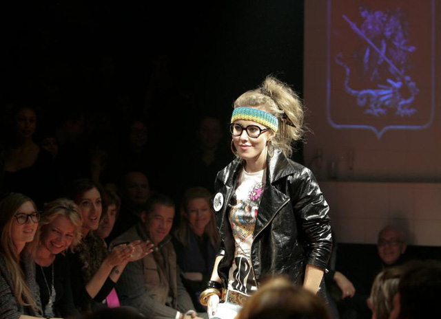 Đề xuất chương tr&igrave;nh nghị sự với phần lớn quan điểm tự do, Ksenia Sobchak k&ecirc;u gọi thả c&aacute;c t&ugrave; nh&acirc;n ch&iacute;nh trị tại Nga, đồng thời chỉ tr&iacute;ch t&iacute;nh hợp ph&aacute;p của c&aacute;c cuộc bầu cử. Nữ MC xinh đẹp thậm ch&iacute; c&ograve;n đưa ra tuy&ecirc;n bố g&acirc;y tranh c&atilde;i rằng c&ocirc; coi Crimea, v&ugrave;ng l&atilde;nh thổ được Nga s&aacute;p nhập năm 2014, l&agrave; thuộc về Ukraine.