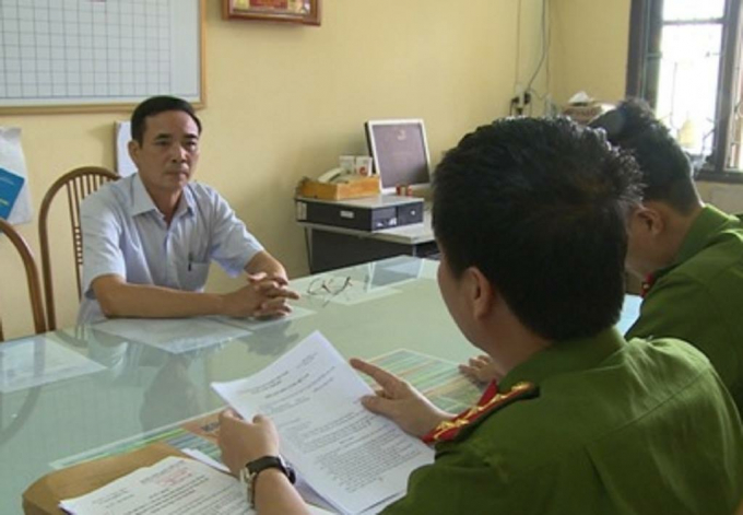 &Ocirc;ng Dinh bị khởi tố về&nbsp;&nbsp;tội cố &yacute; l&agrave;m tr&aacute;i quy định của nh&agrave; nước về quản l&yacute; kinh tế g&acirc;y hậu quả nghi&ecirc;m trọng.