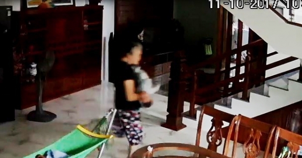 Bố phát hoảng khi xem clip con gần 5 tháng tuổi bị “bảo mẫu” đánh