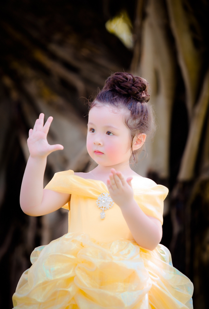 Cadie Mộc Tr&agrave; v&agrave; Alfie T&uacute;c Mạch đ&aacute;ng y&ecirc;u ngất ng&acirc;y khi l&agrave;m c&ocirc;ng ch&uacute;a, ho&agrave;ng tử