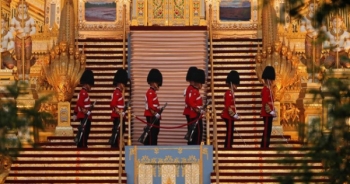 Biển người tiễn biệt Quốc vương quá cố của Thái Lan