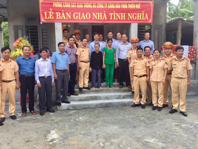 Hai ng&ocirc;i nh&agrave; t&igrave;nh nghĩa được x&acirc;y dựng với tổng số tiền hơn 100 triệu đồng.