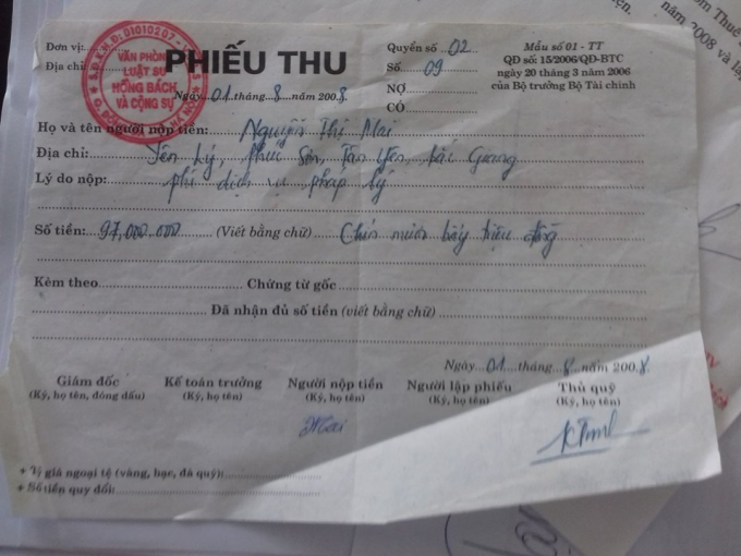 Phiếu thu về việc gia đ&igrave;nh &ocirc;ng Long đ&atilde; phải thu&ecirc; luật sư trong giai đoạn k&ecirc;u oan.