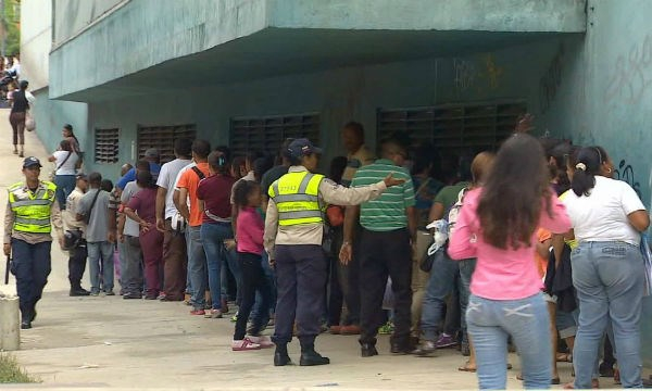 Venezuela đang đứng trước nguy cơ c&oacute; thể vỡ nợ.