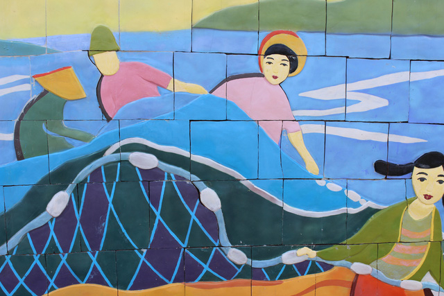 Cảnh sinh hoạt của người d&acirc;n l&agrave;ng ch&agrave;i, k&eacute;o lưới đ&aacute;nh bắt c&aacute; hiện l&ecirc;n sinh động