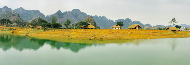 Ng&ocirc;i l&agrave;ng biệt lập c&aacute;ch H&agrave; Nội hơn 50km về ph&iacute;a ch&ugrave;a Hương của đạo diễn Lưu Trọng Ninh.