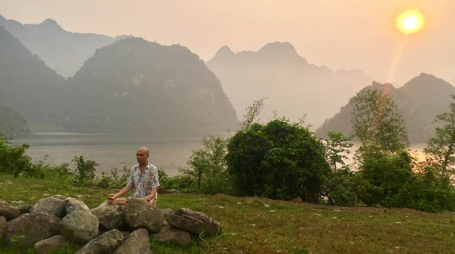 H&agrave;ng ng&agrave;y nam đạo diễn ăn chay, ngồi thiền, trồng c&acirc;y... nếu kh&ocirc;ng l&agrave;m phim.