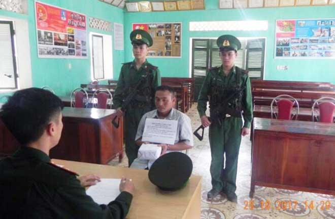 Đối tượng V&agrave;ng A Trụ tại cơ quan điều tra.