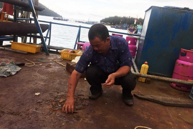 Một trong những t&agrave;u vỏ th&eacute;p theo Nghị định 67 đ&oacute;ng cho ngư d&acirc;n B&igrave;nh Định kh&ocirc;ng đạt chất lượng, bị gỉ s&eacute;t sau 1 thời gian ngắn. Ảnh: Xu&acirc;n Nh&agrave;n