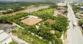 Biệt phủ quan lớn và lòng tin dân nghèo