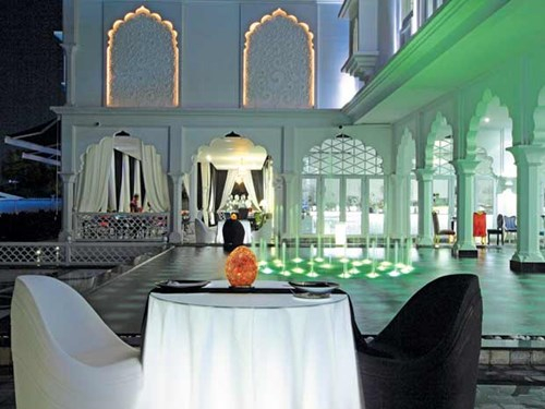 Đường n&eacute;t kiến tr&uacute;c, hoa văn phảng phất kh&ocirc;ng gian ng&ocirc;i đền Taj Mahal Ấn Độ&nbsp;