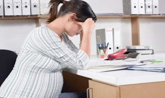 Bạo h&agrave;nh đối với phụ nữ mang thai v&agrave; nu&ocirc;i con nhỏ để lại những ảnh hưởng nghi&ecirc;m trọng.