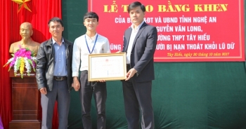 Bộ GD&ĐT tặng bằng khen cho nam sinh dũng cảm cứu người giữa dòng nước lũ
