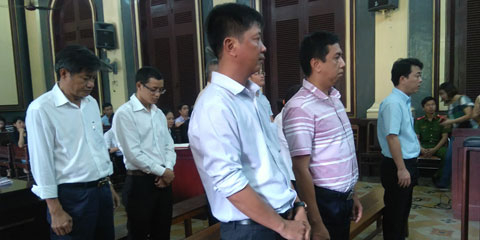 C&aacute;c bị c&aacute;o tại T&ograve;a.