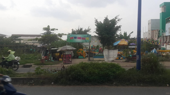 C&ocirc;ng tr&igrave;nh tr&aacute;i ph&eacute;p vẫn hi&ecirc;n ngang tồn tại tr&ecirc;n phần đất của b&agrave; Lệ.