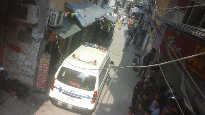 Lực lượng chức năng nhanh ch&oacute;ng c&oacute; mặt ở hiện trường.