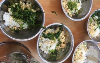 Phụ huynh ở Hà Nội phản ánh suất ăn trường học nghèo nàn