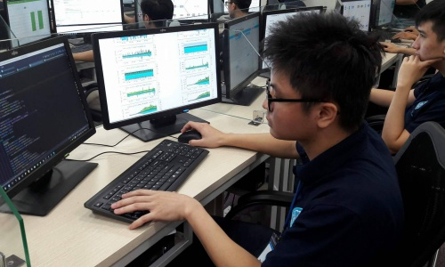 Trung t&acirc;m Điều h&agrave;nh C&ocirc;ng nghệ th&ocirc;ng tin vận h&agrave;nh phần mềm gi&aacute;m định bảo hiểm y tế tự động.