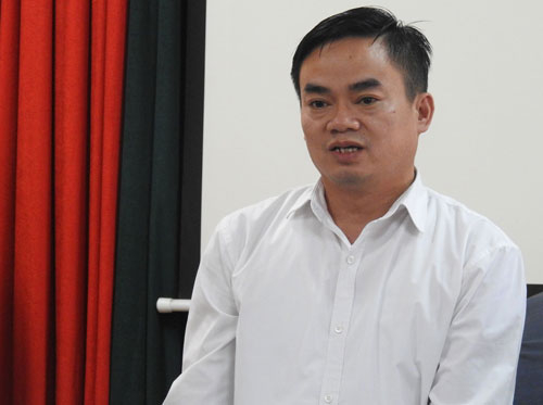 Hiệu trưởng trường Tiểu học Nam Trung Y&ecirc;n - Trần Văn H&agrave; khẳng định, bữa ăn của trường đảm bảo định lượng v&agrave; chất lương dinh dưỡng. Ảnh:&nbsp;Quỳnh Trang.