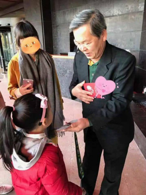 Bố Song Joong Ki đ&atilde; xuất hiện tại kh&aacute;ch sạn Shilla.