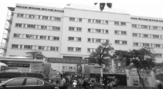 D&ugrave; đ&atilde; chấm dứt hoạt động nhưng trường THCS&amp;amp;amp;THPT Newton vẫn ngang nhi&ecirc;n tuyển sinh.